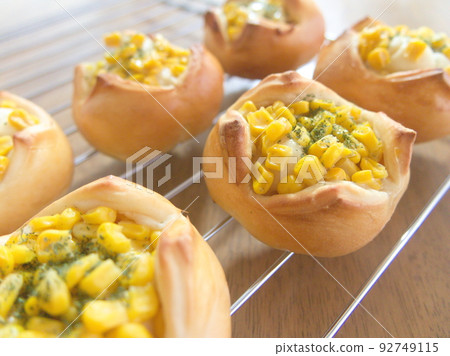 Home bakery corn bread 92749115
