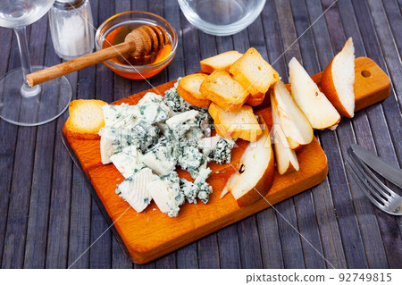 Popular Spanish blue cheese Roncari Popular Spanish blue cheese Roncari 92749815