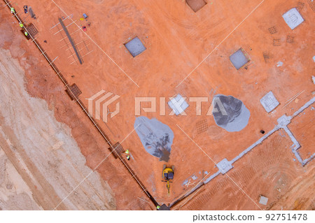 Preparations for pouring the concrete foundation for a new building 92751478