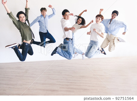 青年男女跳 青年男女跳 92751564