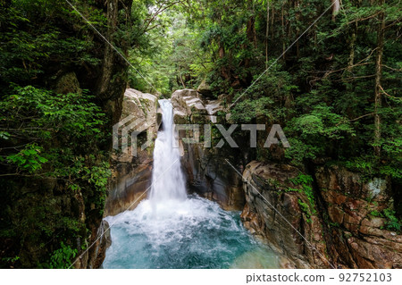 Ryujin Falls in Nakatsugawa City, Gifu Prefecture 92752103
