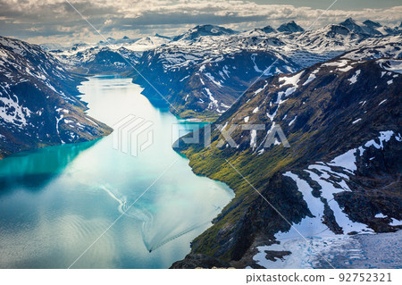 Besseggen above Lake Gjende in Jotunheimen, Norway, Northern Europe Besseggen above Lake Gjende in Jotunheimen, Norway, Northern Europe 92752321