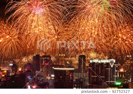 Dadaocheng fireworks show 92752527