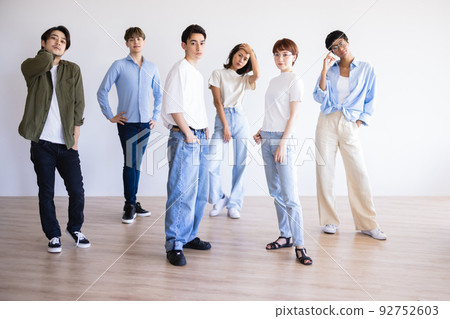 年輕的男人和女人的畫像 92752603