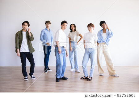 年輕的男人和女人的畫像 92752605