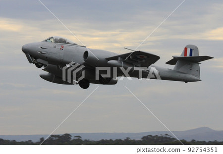 英國第一架噴氣式戰鬥機格洛斯特“流星”(澳大利亞航展) 英國第一架噴氣式戰鬥機格洛斯特“流星”(澳大利亞航展) 92754351