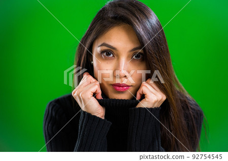 Young woman with an exceptionally pretty face 92754545