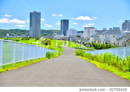Fuchu Yotsuya Bridge / Looking around Seiseki-Sakuragaoka Station from near the Tama River (Tama City, Tokyo) [July 2022] 92756430