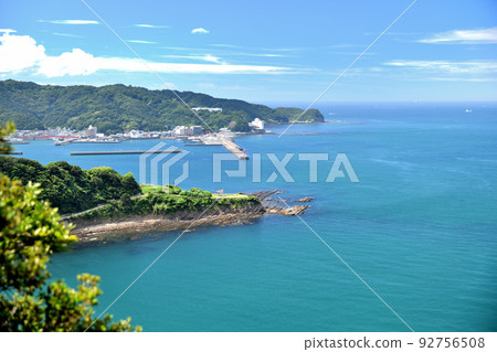 Kada Bay (back), Jogasaki, Miyama Bay (front) [Kada, Wakayama City, Wakayama Prefecture] 92756508