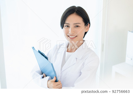A woman in a white coat 92756663