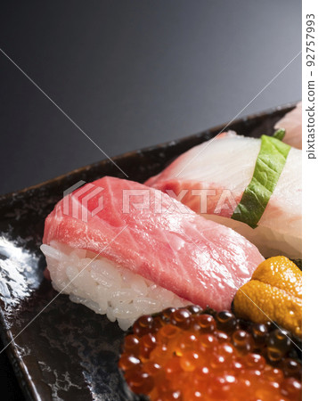 Nigiri sushi 92757993