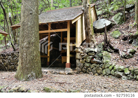 押淵白瀧（白龍權現）[三重縣渡賴郡南瀨町押淵] 92759116