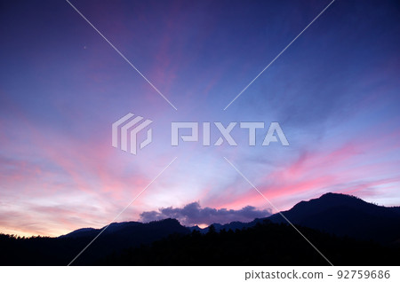 Aerial view Beautiful morning view of sunrise, golden light and mist over mountain Lampang, Thailand. 92759686