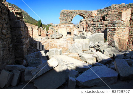 以弗所古城的古代遺址 以弗所古城的古代遺址 92759707
