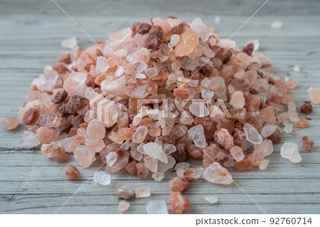 Heap of Himalayan pink salt in crystals Heap of Himalayan pink salt in crystals 92760714