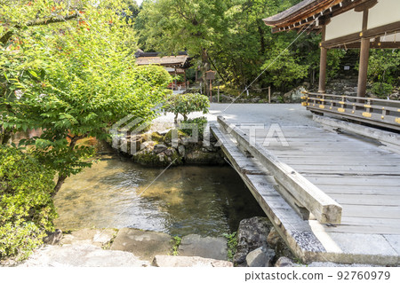 夏季的京都，上賀茂神社（Kamowakeikazuchi Shrine），御物之井川（Omonoi River）的轄區，京都府京都市 92760979