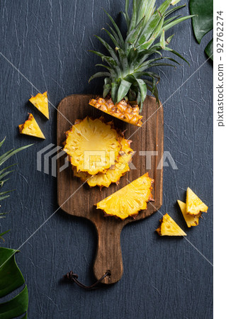Bromeliad tropical leaves penglai banana background turtle leaf pineapple background パ イ ナ ッ プ ル 92762274
