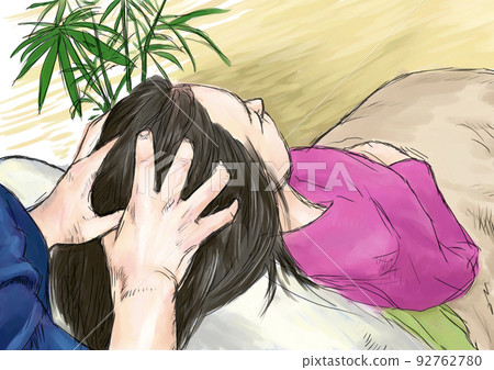 woman receiving head spa 92762780