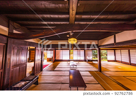(Yamanashi Prefecture) Former Takano Family Residence (Kanko Yashiki) Persimmons in front of the eaves seen from the tatami room 92762786