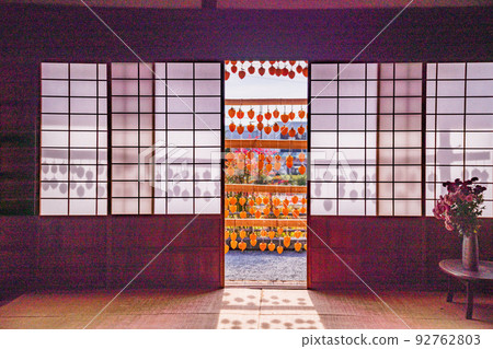 (Yamanashi Prefecture) Former Takano Family Residence (Kanko Yashiki) Persimmons in front of the eaves seen from the tatami room 92762803