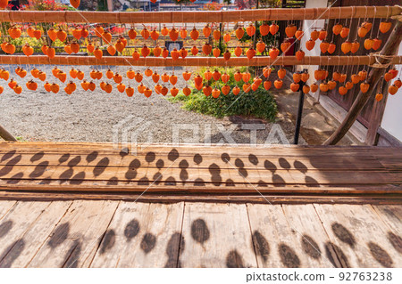 (Yamanashi Prefecture) Former residence of the Takano family (licorice mansion), persimmon blinds at the eaves (Yamanashi Prefecture) Former residence of the Takano family (licorice mansion), persimmon blinds at the eaves 92763238