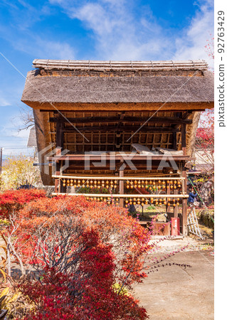 (山梨縣)舊高野家宅邸,地上的柿子百葉窗 (山梨縣)舊高野家宅邸,地上的柿子百葉窗 92763429