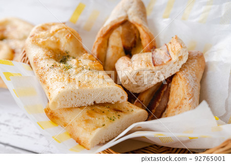 Bacon French and Cheese Mentaiko Naan 92765001