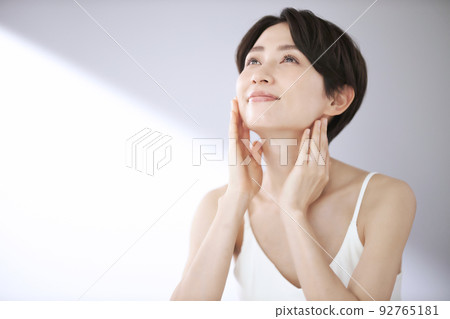 Middle women beauty Middle women beauty 92765181