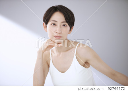 Middle women beauty 92766372