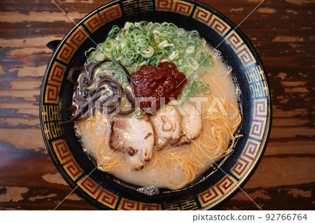 Spicy Chinese noodles 92766764