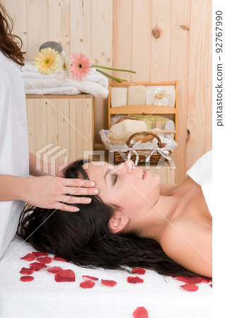 woman having bodycare in a spa 92767990