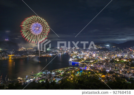 長崎港節的長崎夜景和煙花 92768458