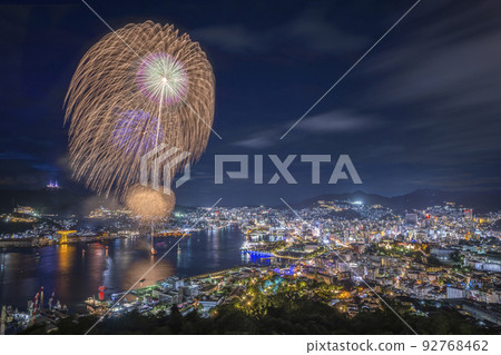 長崎港節的長崎夜景和煙花 92768462