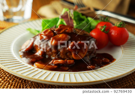 Hamburger Steak Sauce Chasseur (Mushroom Sauce) Hamburger Steak Sauce Chasseur (Mushroom Sauce) 92769430