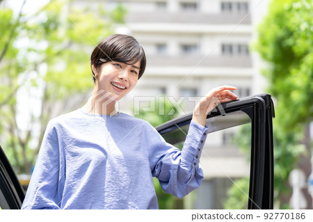 Female car 92770186