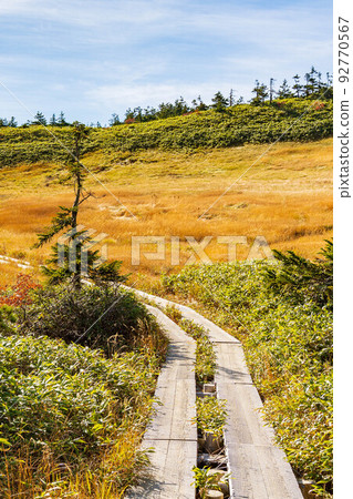 Japan's 100 Famous Mountains Hachimantai in Autumn 92770567