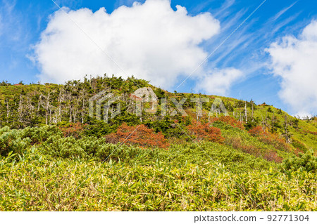 Japan's 100 Famous Mountains Hachimantai in Autumn 92771304
