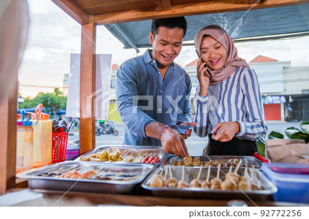 muslim couple ordering food to break fasting in ramadan 92772256