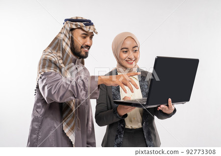 muslim business partner discussing and meeting using laptop pc 92773308