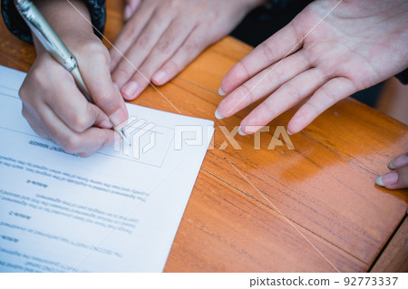 businessman signing an agreement letter during meeting businessman signing an agreement letter during meeting 92773337