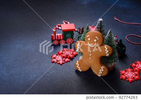 Delicious gingerbread cookies with honey, ginger and cinnamon 92774263