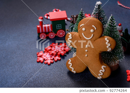 Delicious gingerbread cookies with honey, ginger and cinnamon 92774264