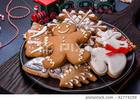 Delicious gingerbread cookies with honey, ginger and cinnamon 92774289