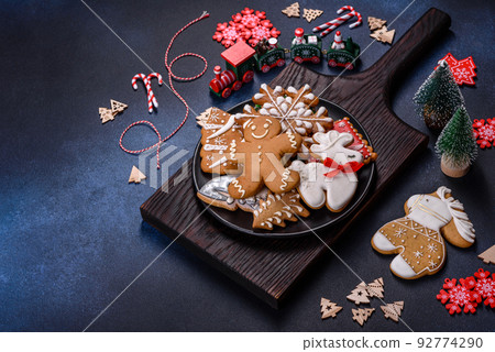 Delicious gingerbread cookies with honey, ginger and cinnamon 92774290
