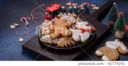 Delicious gingerbread cookies with honey, ginger and cinnamon 92774291