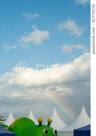 A rainbow that appeared in the Yokohama Red Brick Warehouse event plaza 92774728