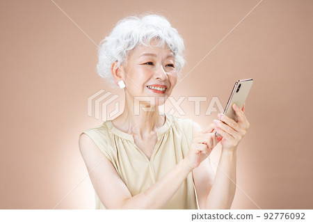 Senior women with a smartphone 92776092