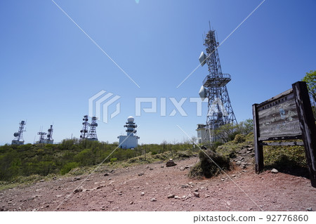 Gunma Prefecture Mt. Akagi Looking at the antenna group near the summit of Mt. Jizo May 29, 2022 Gunma Prefecture Mt. Akagi Looking at the antenna group near the summit of Mt. Jizo May 29, 2022 92776860