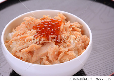 Salmon's Oyako Don bowl 92779040