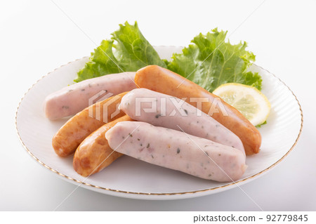 烹調前的維納香腸(粗磨、檸檬和歐芹) 烹調前的維納香腸(粗磨、檸檬和歐芹) 92779845